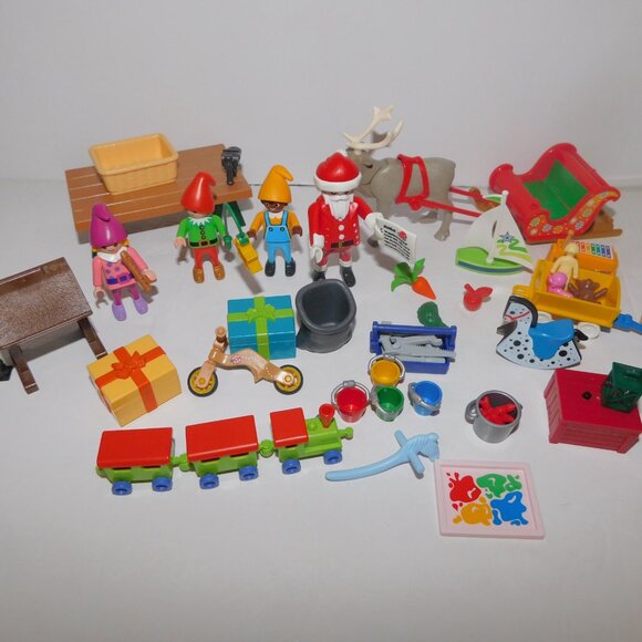 Playmobil 2021 Christmas Advent Calendar Figure & Item Lot Santa Elves Toys READ - Picture 9 of 10